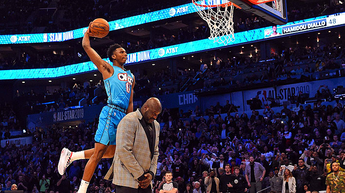 Mira la impresionante maniobra que hizo basquetbolista que ganó el concurso de clavadas del All Star de la NBA