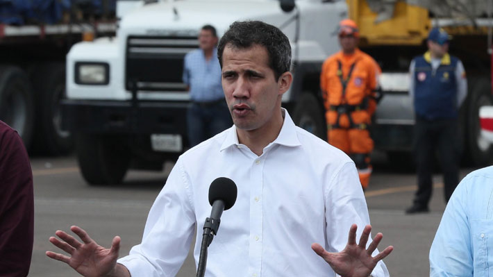 Guaidó alerta que barco con ayuda humanitaria fue amenazado con fuego por parte de fragata de la Armada venezolana