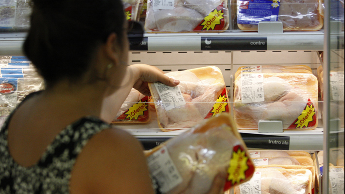 Cadenas de supermercados niegan colusión en la venta de carne de pollo y aseguran que recurrirán a la Corte Suprema