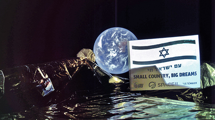 Con la Tierra de fondo: Observa cómo es la primera "selfie" tomada desde la nave israelí en el espacio