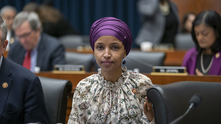 Ilhan Omar, la congresista musulmana que criticó la relación con Israel y desató una tormenta política en EE.UU.