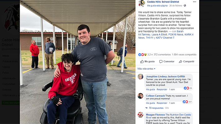 Adolescente ahorró durante dos años para comprarle una mejor silla de ruedas a su compañero de clases en EE.UU.