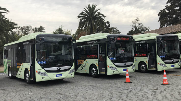 Con WiFi y puertos USB: Las Condes presenta los primeros buses eléctricos gratuitos de la comuna
