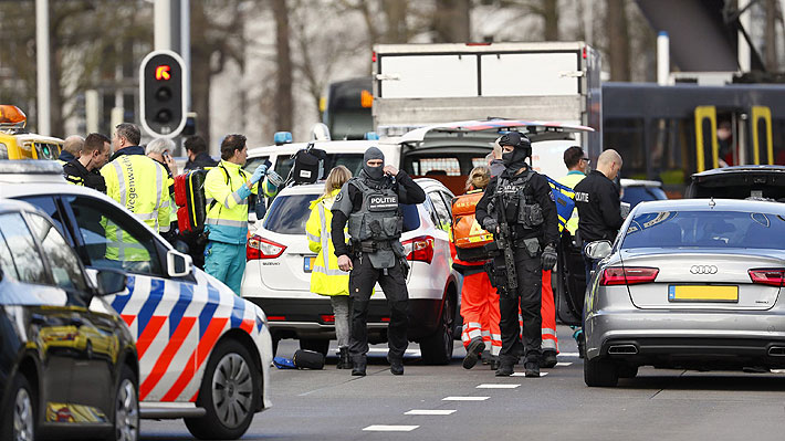 Tiroteo en ciudad holandesa de Utrecht deja varios heridos y policía dice que tiene un "posible motivo terrorista"