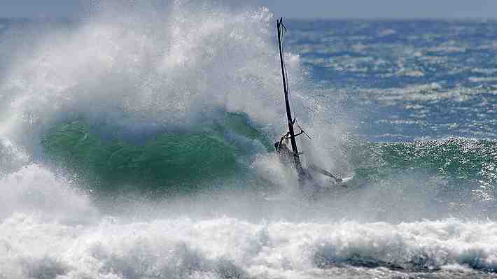 "Tocopalma infernal": Vuelve campeonato de Windsurf en olas gigantes y condiciones climáticas extremas