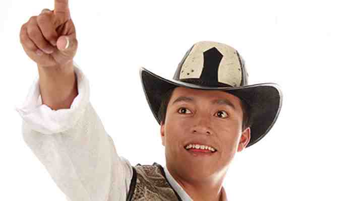 "Hasta el fin": Cantante Delfín Quishpe se impone en elección de alcalde en Ecuador