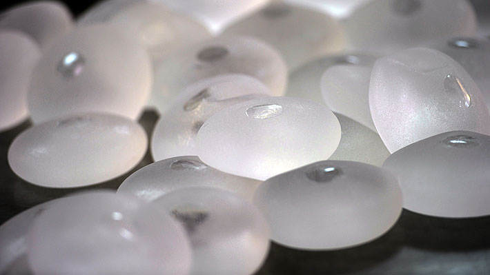 Francia proh&iacute;be implantes mamarios que podr&iacute;an estar asociados a un inusual tipo de c&aacute;ncer