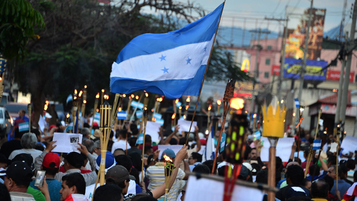 Cientos de "indignados" exigen renuncia del Presidente de Honduras por presunta corrupción