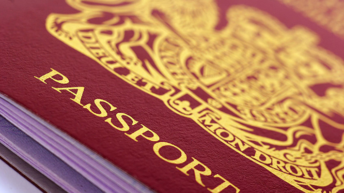 Reino Unido elimina las palabras "Unión Europea" de sus pasaportes