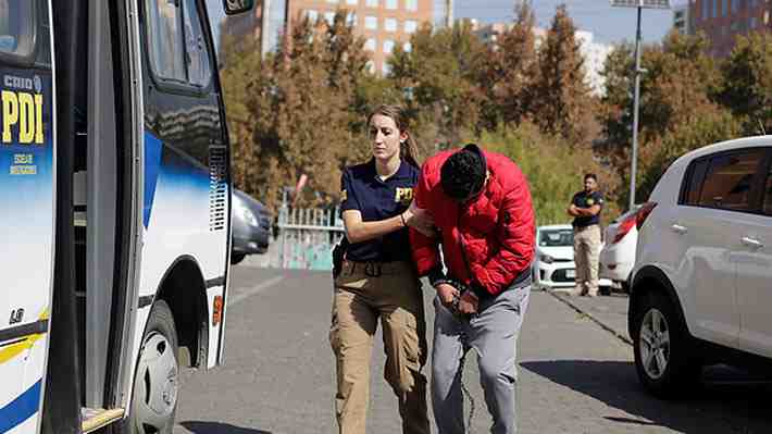Dan de baja a carabinero que integraba banda dedicada a asaltar clientes a la salida de bancos