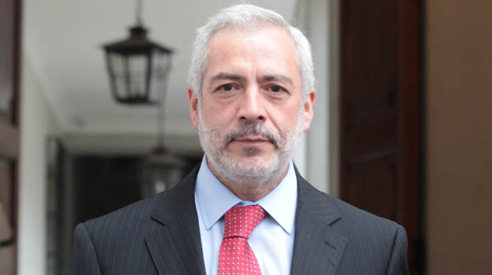Senadores proponen a fiscal Raúl Guzmán para ser el nuevo secretario general de la Cámara Alta