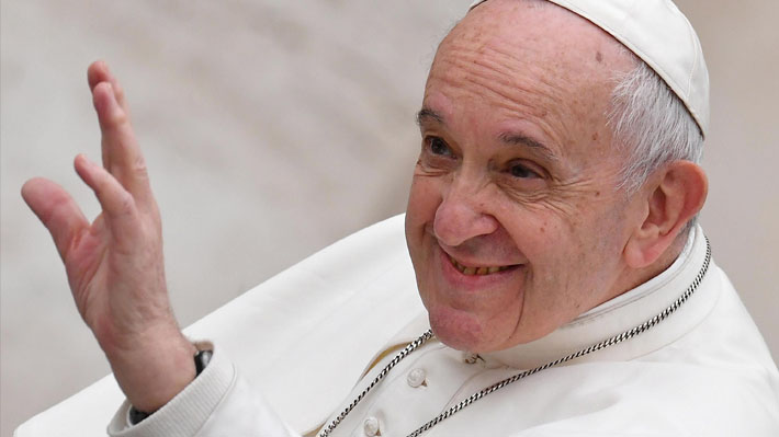 Papa Francisco cataloga de "droga" a los teléfonos móviles y llama a los jóvenes a librarse de su dependencia