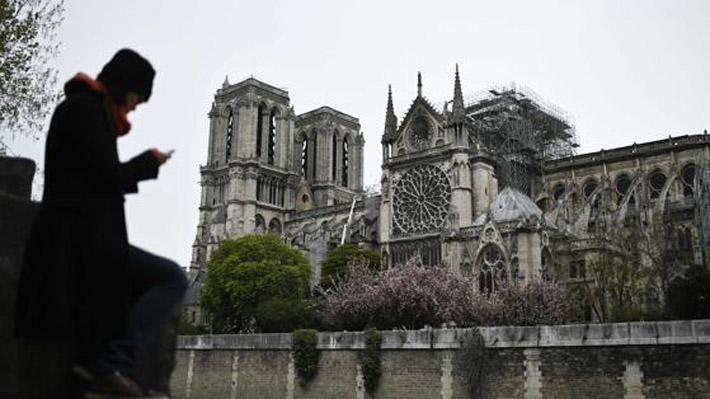 Gobierno francés informa que incendio en catedral de Notre Dame está "totalmente controlado"