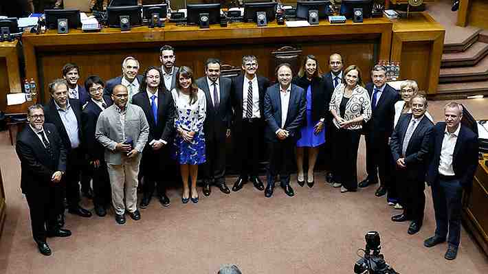 Senado homenajeó a los científicos chilenos que cooperaron para registrar por primera vez un agujero negro