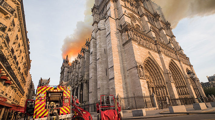 Piñera ofrece a Macron donación de cobre y madera para reconstrucción de Catedral de Notre Dame
