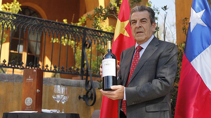 Vino con el nombre del ex Presidente Frei se vende en China a casi $900 mil la botella