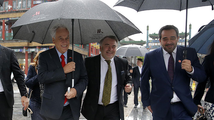 Pacto de no agresión en China: La sintonía de Piñera y los parlamentarios de oposición en la gira por Asia