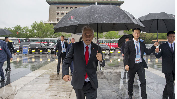 Duro juicio de los expertos al viaje de Piñera a China: "Lo que queda no es lo que se firmó"