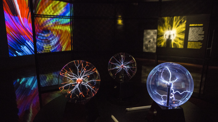 Fotos: Así es "Nikola Tesla", la dinámica y gratuita muestra sobre el genio científico que se exhibirá en tres ciudades de Chile