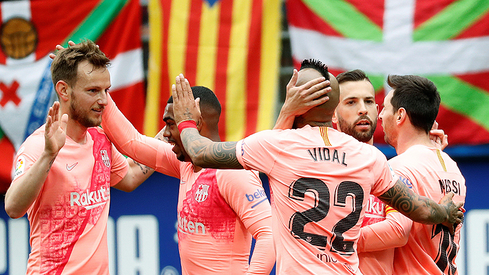 Vidal cerró su primera Liga española con el Barcelona con una asistencia en el empate ante el Eibar