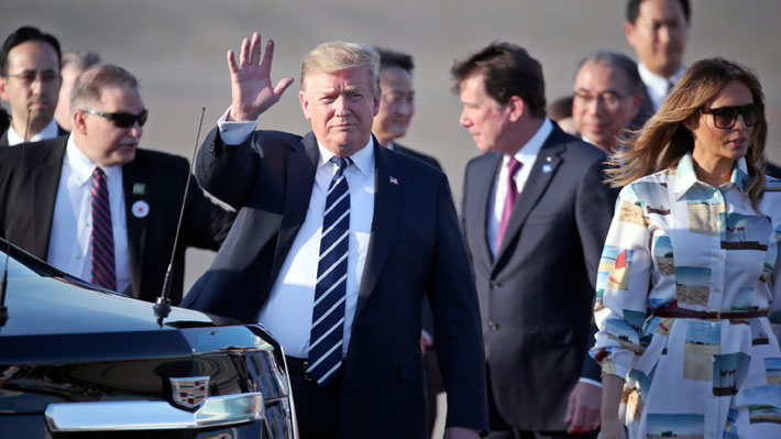 Donald Trump llega a Tokio para mantener contactos políticos y visitar a emperador Naruhito