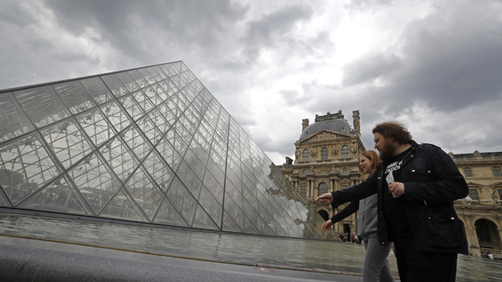 Museo del Louvre cierra temporalmente por protestas del personal ante aumento de público