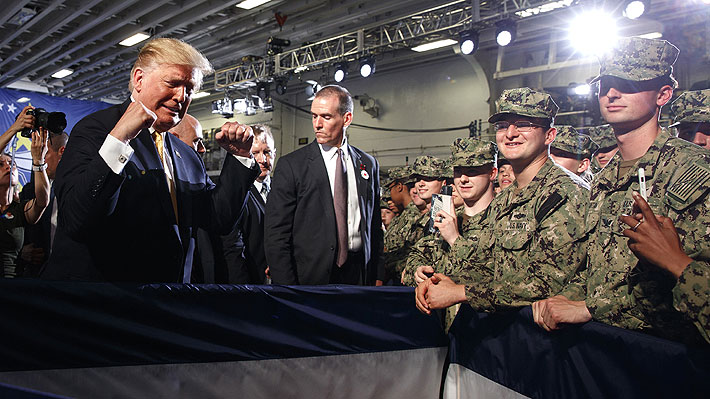 Casa Blanca habría pedido esconder el barco "USS McCain" para que Trump no lo viera durante su visita a Japón