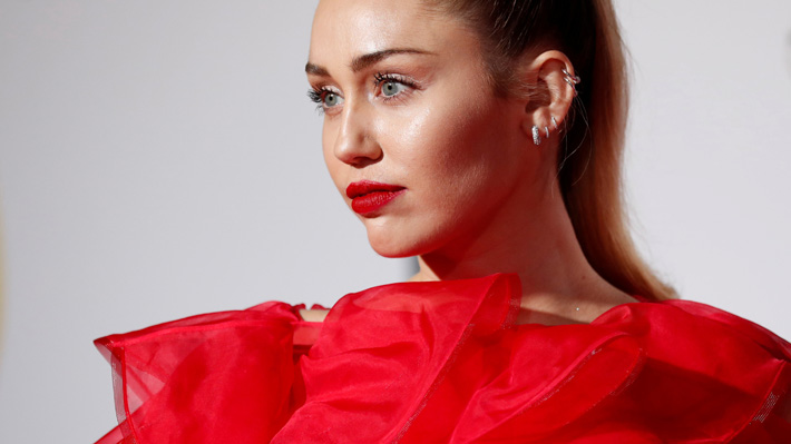 Miley Cyrus reacciona tras ser acosada por un fan en Barcelona: "No se metan con mi libertad"
