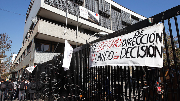 Se agudiza crisis: Estudiantes del Instituto Nacional aprueban nueva toma del establecimiento
