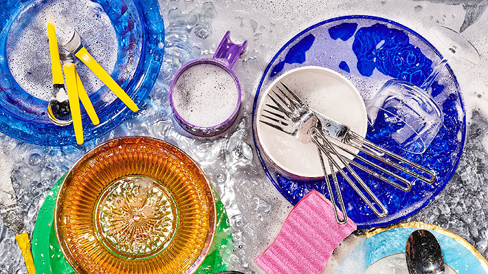 ¿Cuán malo es dejar los platos sucios durante toda una noche? Experta en seguridad alimentaria explica los posibles riesgos