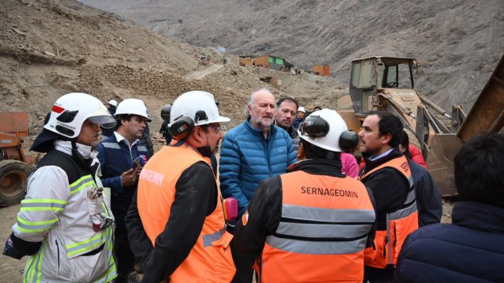 Ministro Prokurica llega a Tocopilla para supervisar rescate de mineros: "Se ha seguido trabajando al 100% y no se va a parar"