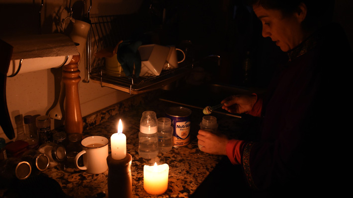 Autoridades: Chile no se vio afectado por apagón que tiene a 48 millones de personas sin luz en Argentina y Uruguay
