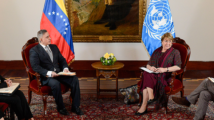 Fiscal general de Venezuela le afirma a Bachelet que la oposición es culpable de 77 asesinatos