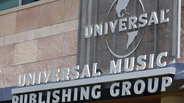 Universal Music enfrenta demanda colectiva por la pérdida de miles de cintas originales en un incendio ocurrido en 2008
