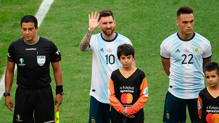 Locura en Argentina: Messi sorprende y canta el himno por primera vez en cancha con la "Albiceleste"