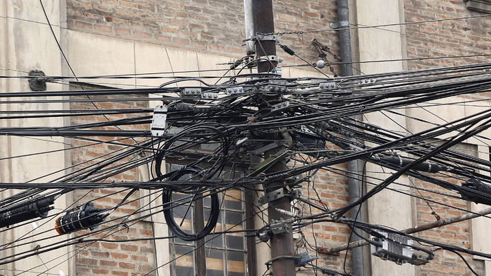 Cámara despacha proyecto que obliga a compañías retirar cables aéreos en desuso