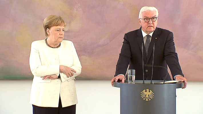 Angela Merkel vuelve a sufrir un visible temblor corporal durante un acto en Berlín