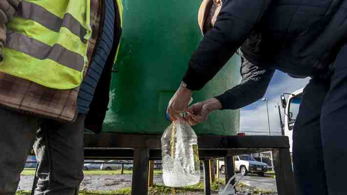 Seremi de Salud de Los Lagos y denuncias de "coloración" de agua: "Se han realizado muestreos"