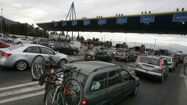 MOP prevé retorno de 113 mil vehículos y accesos a Santiago podrían ser foco de congestión por feriado