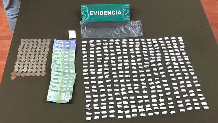 Carabineros incauta 320 papelillos de cocaína y detiene a cuatro sujetos por microtráfico de drogas