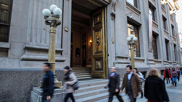 Operadores financieros proyectan un nuevo recorte de 50 puntos de la tasa de interés en Chile para septiembre