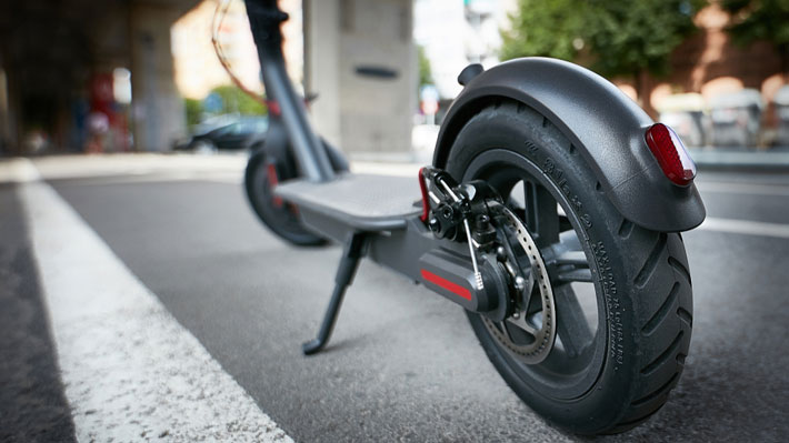Drástica medida: Atlanta prohíbe circulación nocturna de scooters y bicicletas eléctricas