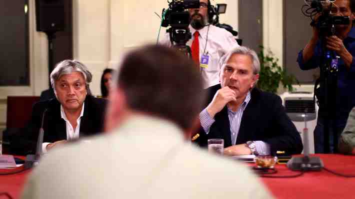 En exaltada sesión, comisión de DD.HH rechaza censura contra senador Alejandro Navarro