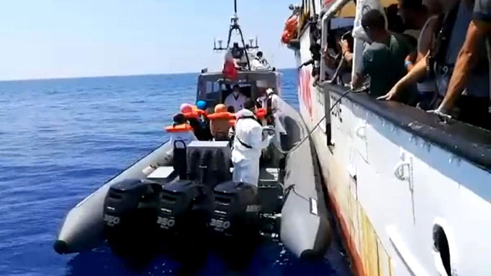 Italia autoriza desembarco de 27 menores de buque humanitario "Open Arms"