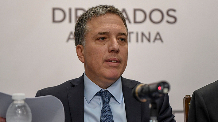 Ministro de Hacienda de Argentina renuncia en medio de semana marcada por cambios y anuncios económicos