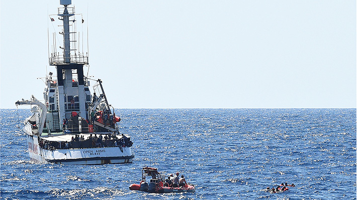 España anuncia el envío de un buque militar para recuperar a los migrantes del Open Arms