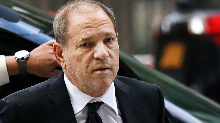 Harvey Weinstein es inculpado de nuevos cargos de agresión sexual y el juicio en su contra es aplazado hasta enero