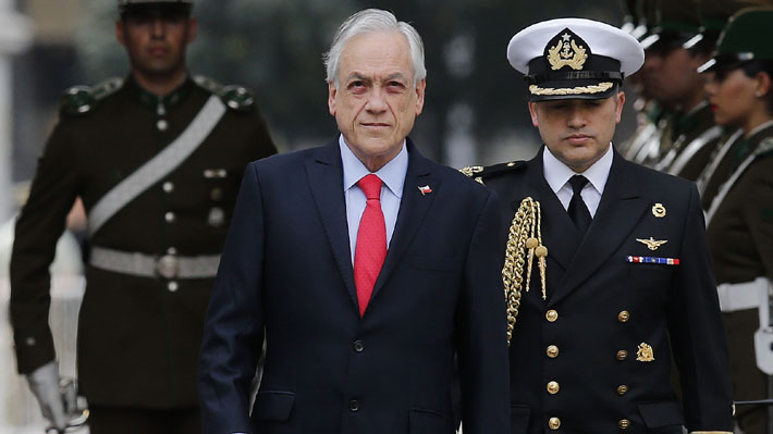 Piñera llega a La Moneda tras visita a Brasil y Paraguay: Se reúne con el comité político y el canciller