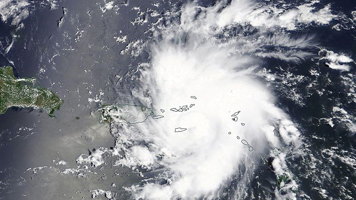 Huracán Dorian se aleja de Puerto Rico y avanza de forma peligrosa hacia Florida