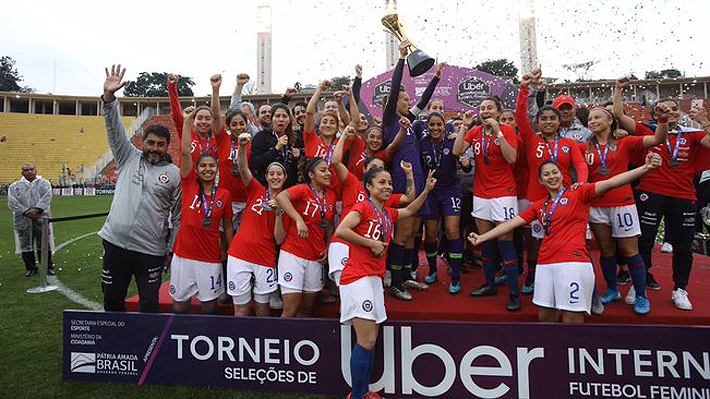 La "Roja" consigue un histórico triunfo por penales ante Brasil y se queda con el título en torneo internacional de fútbol femenino